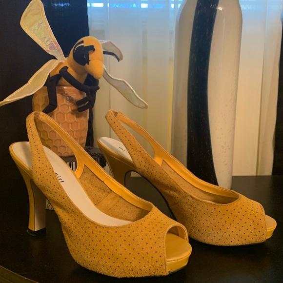 Madden Girl Ladies Suede Heels - Picture 4 of 7